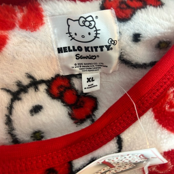(SOLD)-NWT Hello Kitty Cozy Fleece Pajamas - Picture 5 of 5